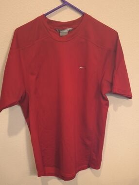 Nike Red Short Sleeve Athletic Tee with Small Swoosh Men Medium